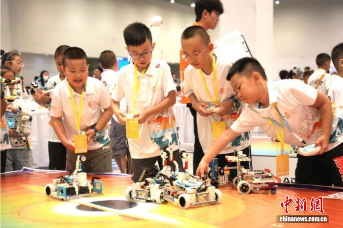2025世界机器人大赛首场锦标赛在三亚举行，全球