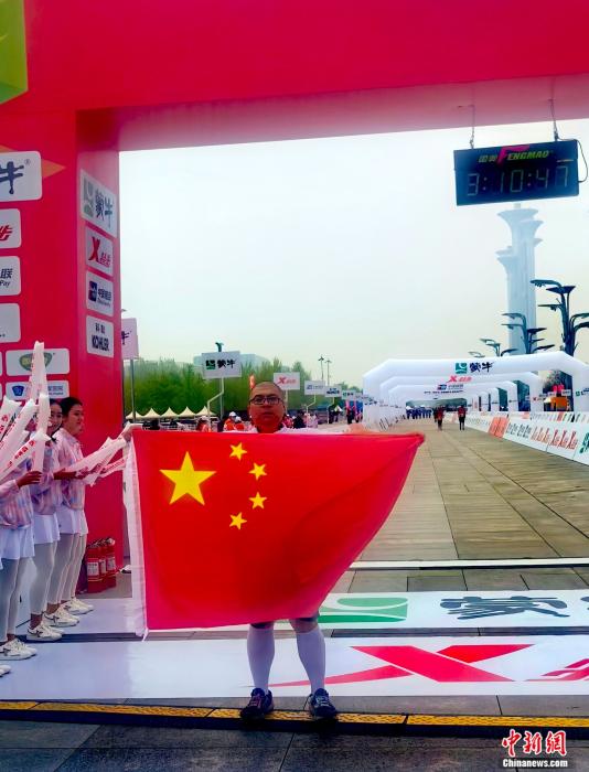 减重逾百斤后的马拉松之路：他继续用汗水挑战