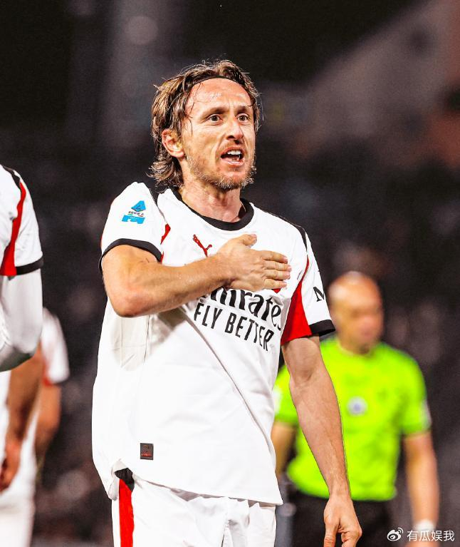 AC米兰客场逆转克雷莫内塞 莱奥双响助红黑军团