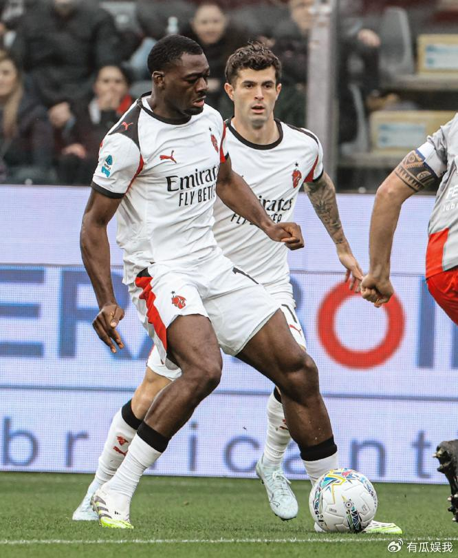 AC米兰客场逆转克雷莫内塞 莱奥双响助红黑军团