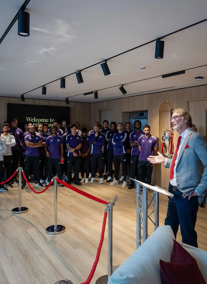 卡里克执教曼联战绩亮眼 转正前景引热议