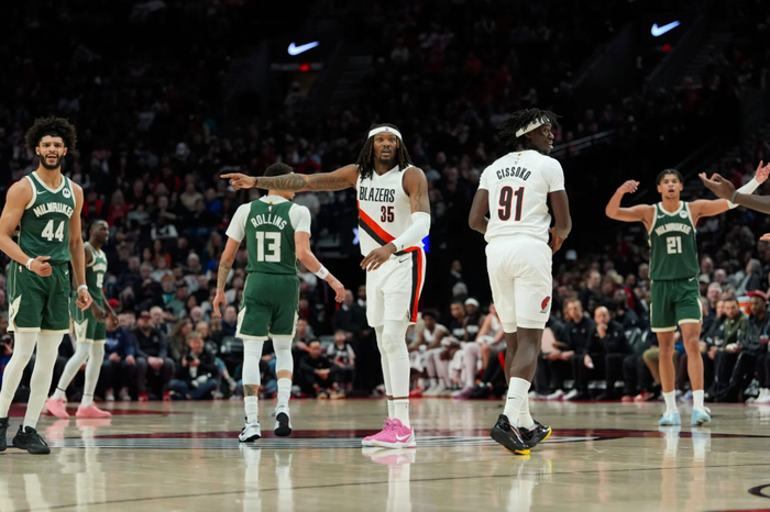 开拓者大胜雄鹿 罗林斯砍36分创生涯新高