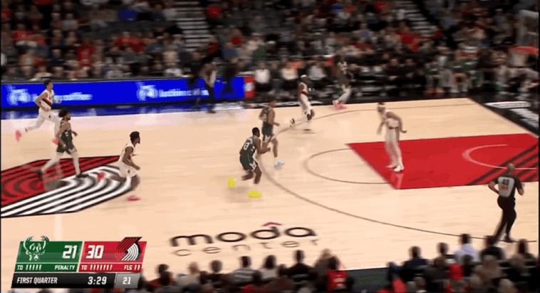 开拓者大胜雄鹿 罗林斯砍36分创生涯新高