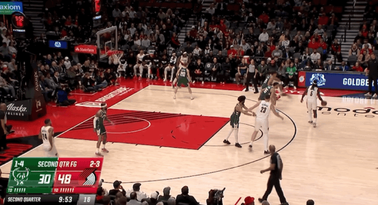 开拓者大胜雄鹿 罗林斯砍36分创生涯新高