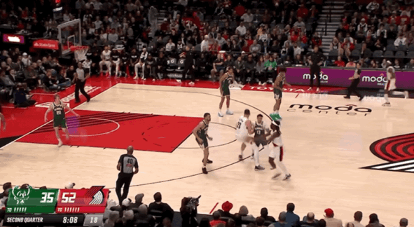 开拓者大胜雄鹿 罗林斯砍36分创生涯新高