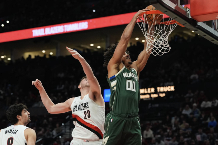 开拓者大胜雄鹿 罗林斯砍36分创生涯新高