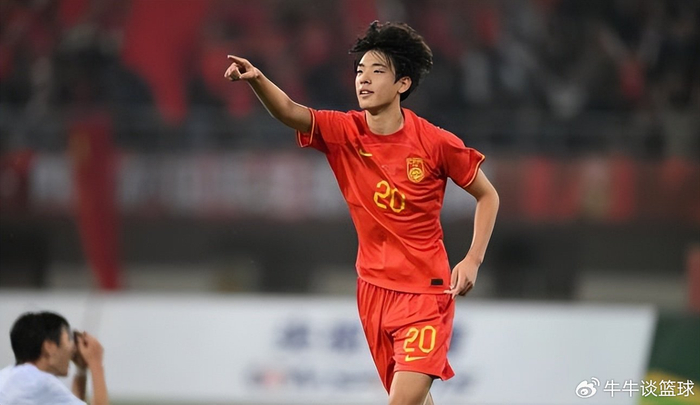 大连英博中锋朱鹏宇伤退暂离赛场，签约至2027年