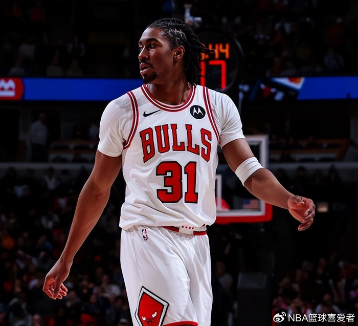 艾维遭裁引热议 火箭三度抄底失败暴露选人困境