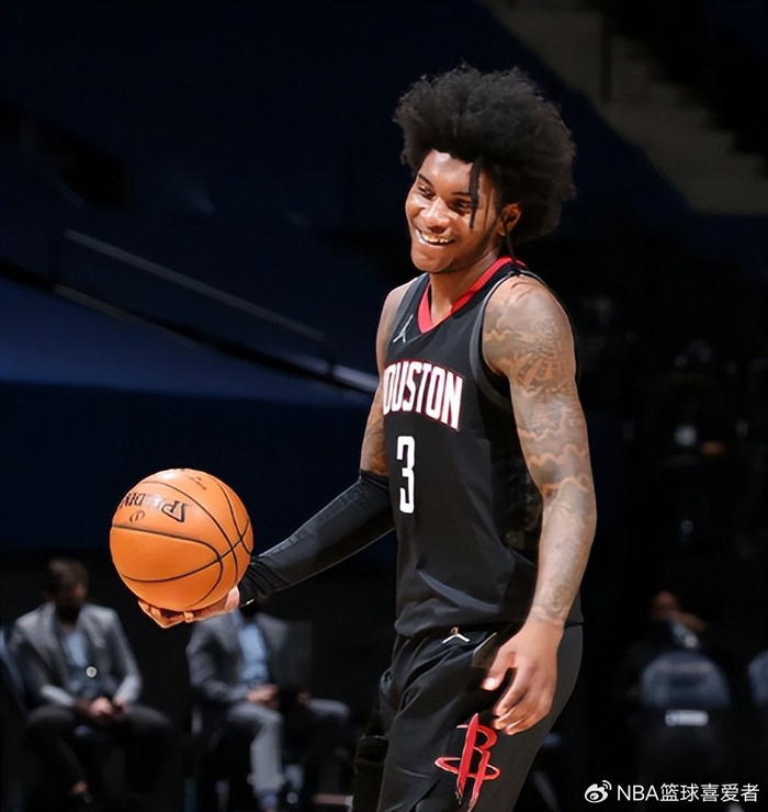 艾维遭裁引热议 火箭三度抄底失败暴露选人困境