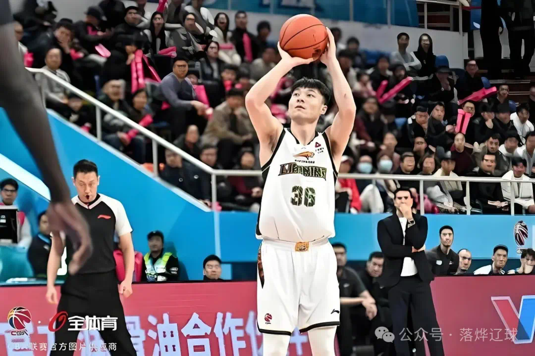 辽粤巅峰对决辽宁男篮力克广东豪取大胜