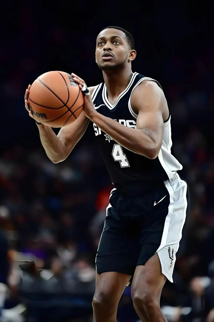 东契奇坎宁安申诉成功，詹姆斯顶薪遇冷，雷霆